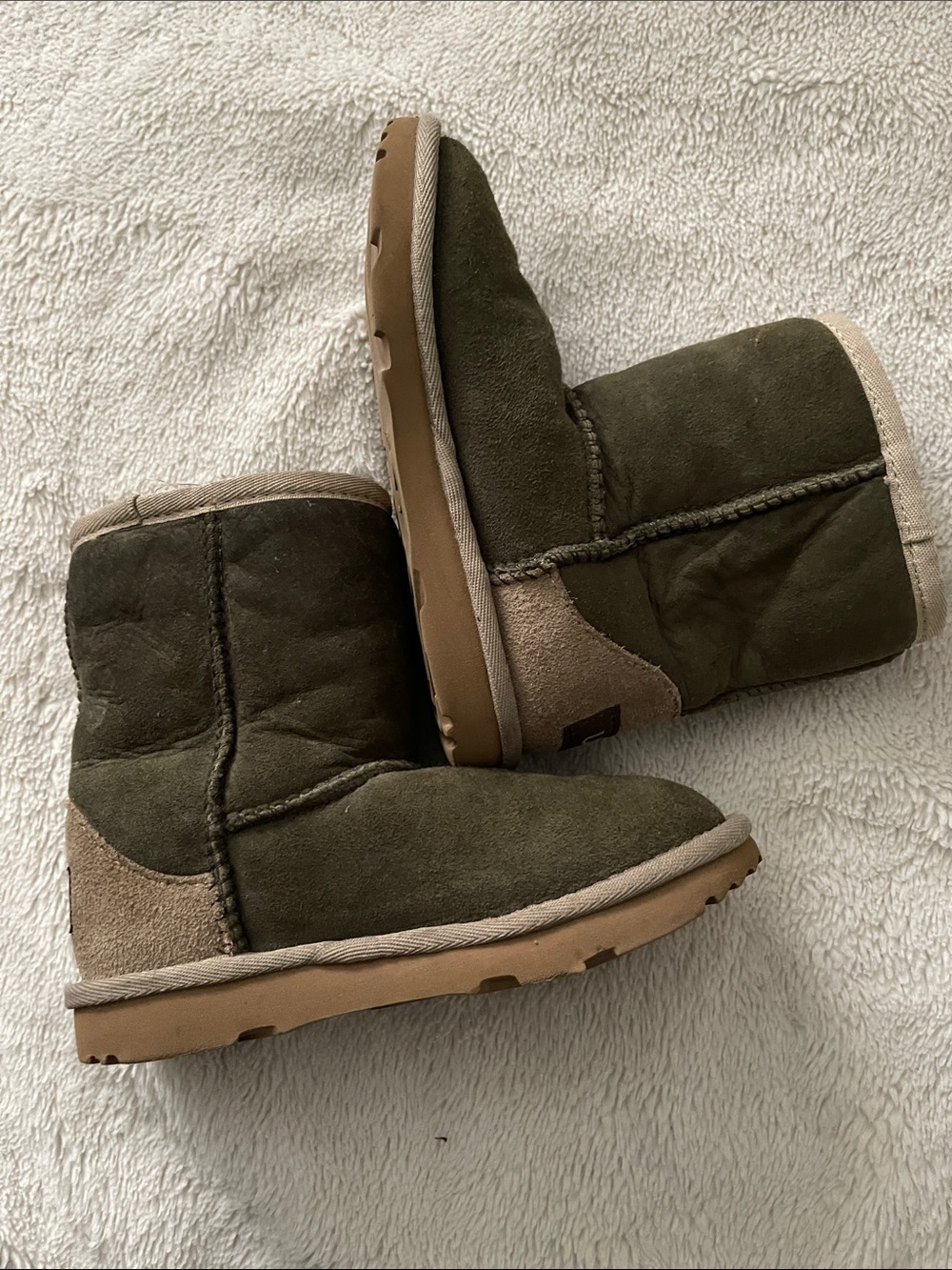 Ugg Cozy Suede Boots Green kids 11